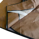 La borsa di indumento ripiegabile non tessuta con le maniglie in Brown, zippa sulla borsa di indumento